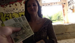 Недовольная кобыла попрыгав на хую пикапера получила свои 6000 Евро