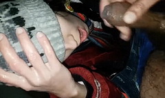 Анюта зимой отсасала в подъезде