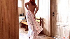 18-летняя Катя громко стонет в БАНЕ